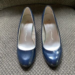 Navy Mootsie Tootsie Heels - size 7